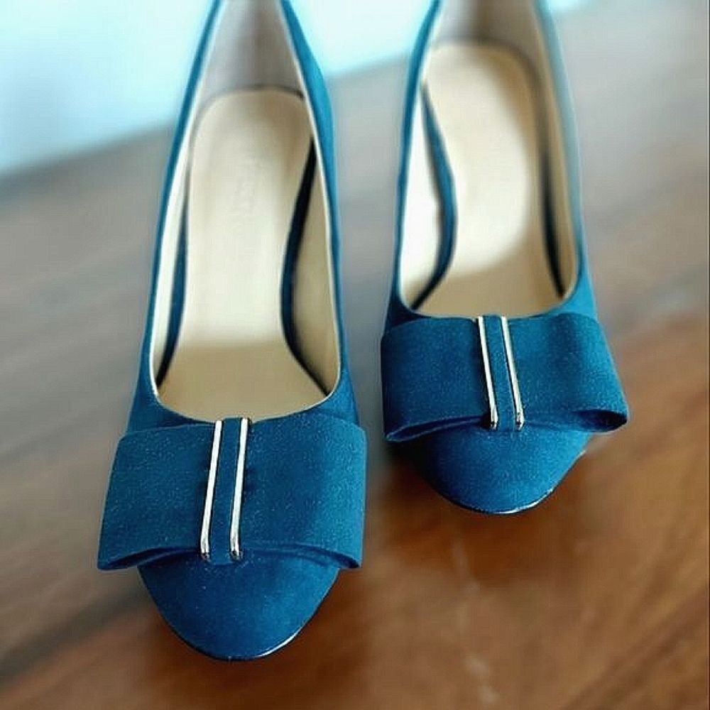 Expression teal faux suede big bow pumps